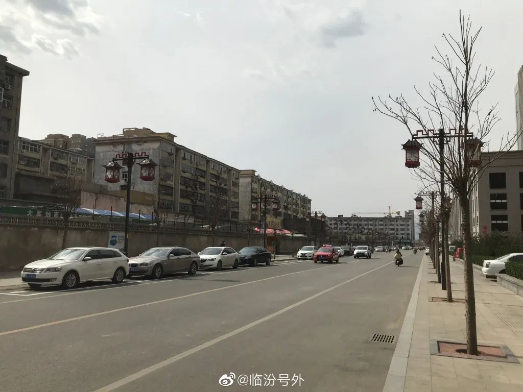 关注临汾古城路画了停车位后市民吐槽