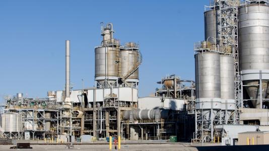 中东土豪国家为啥不自己搞“精加工”？这下有