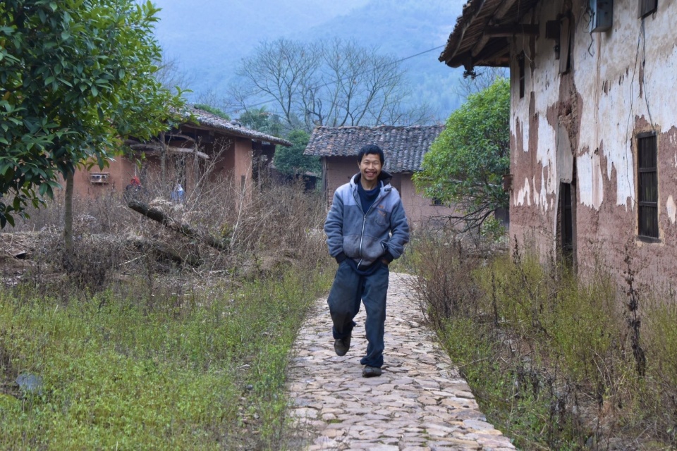 玉山县双明镇境内有一处村落,水汇聚在这里,从不积涝