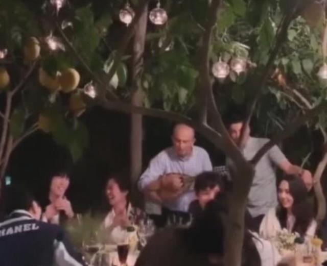 向佐郭碧婷终于举行婚礼，婚纱十分唯美衬的新