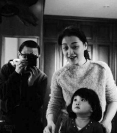 丈夫出轨李小冉惨遭抛弃，二婚嫁给摄影师，4