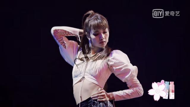 青你2开播选手拼命凹记忆点！上官喜爱中国女孩