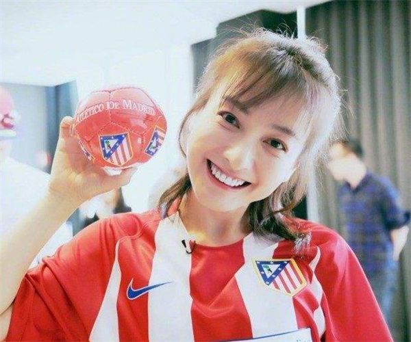 吴昕为什么总是不火？何炅无意暴露原因，打脸