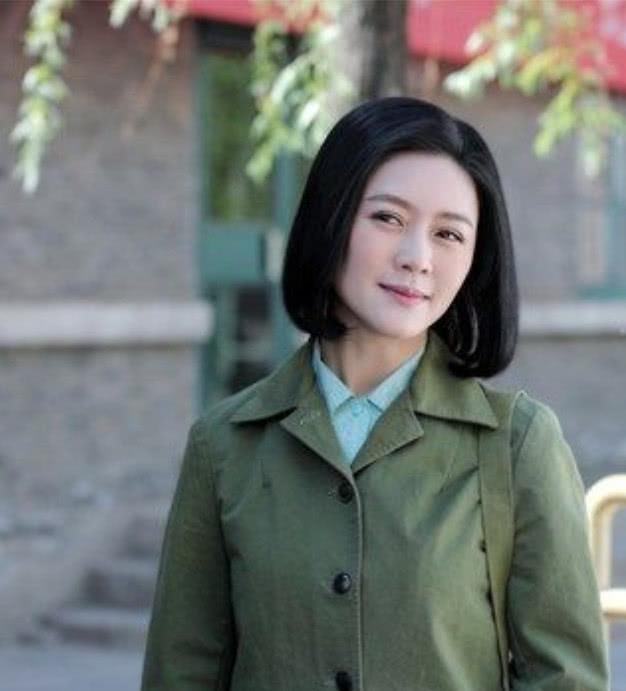她29岁打败章子怡拿下影后，事业巅峰时退出娱乐
