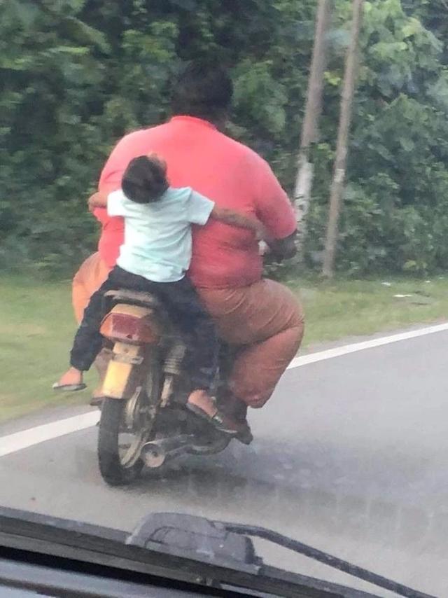 搞笑:问题不大,只是不能再欣赏前面的风景而已_青年