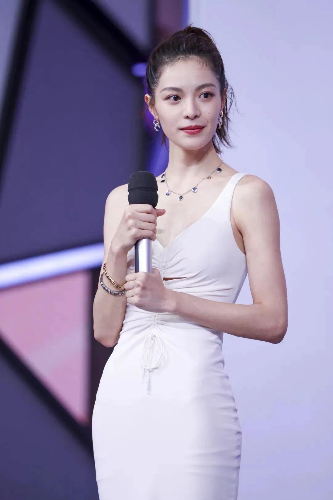 性感又帅气的钟楚曦 | 美得游刃有余