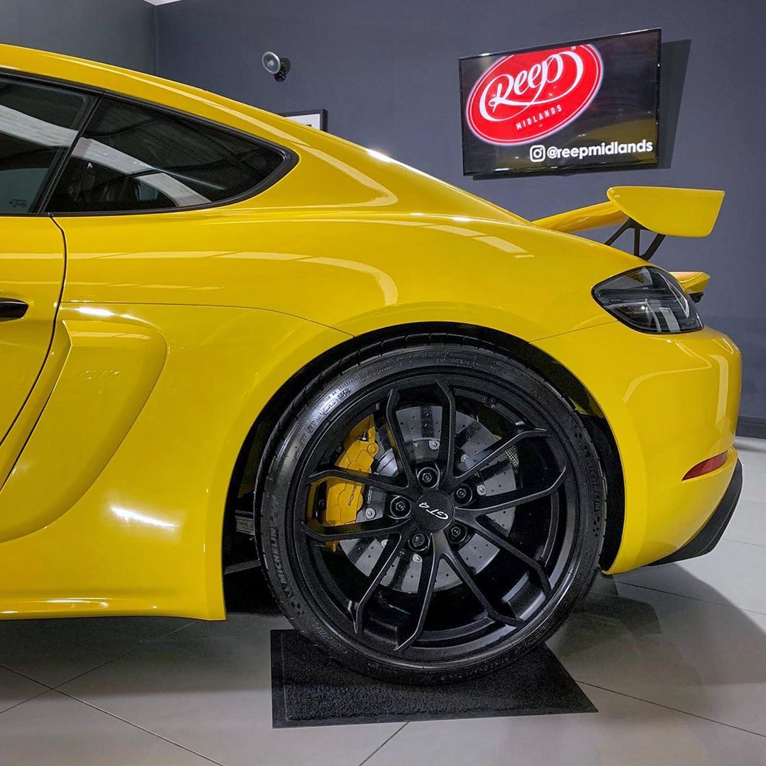 "竞速黄"才能配上真正的保时捷cayman gt4!