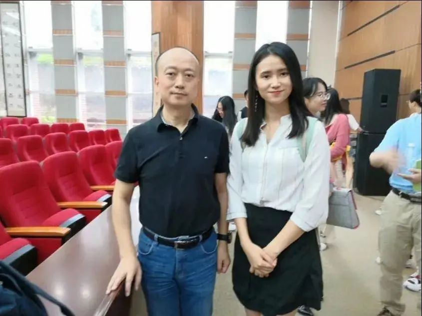 (与暨南大学博士生导师-向熹老师学习)蔡舒敏坦言大学期间的专业学习