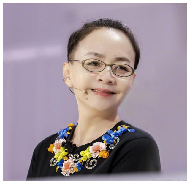 宋丹丹小孙子正面照曝光！白胖可爱能下地，被