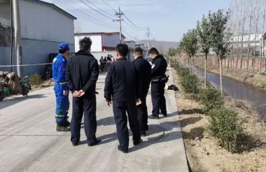 同一天，平顶山高度近视老人和一位女性同时掉