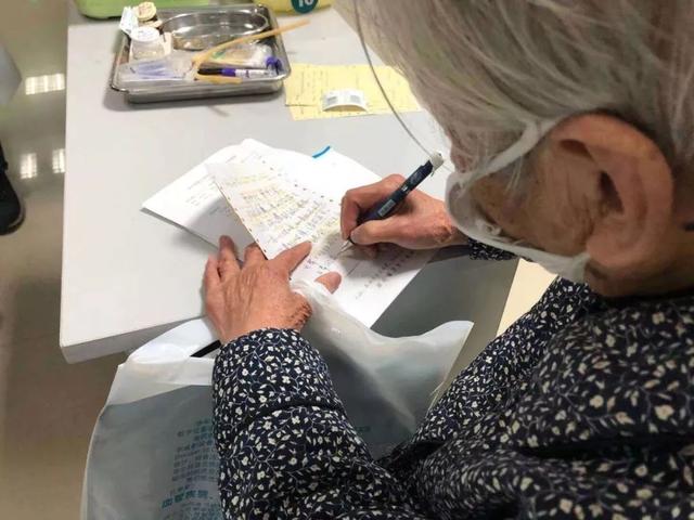 心疼！那位90岁母亲写给儿子的信，最终没能送达……