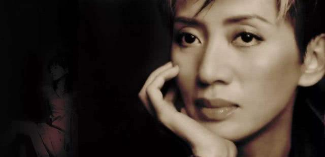 她是香港的女儿，穿婚纱含泪倒在刘德华怀里，