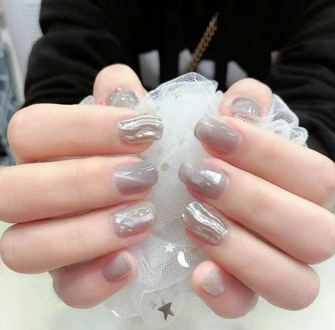 高冷气质灰美甲,秒变气场女王!