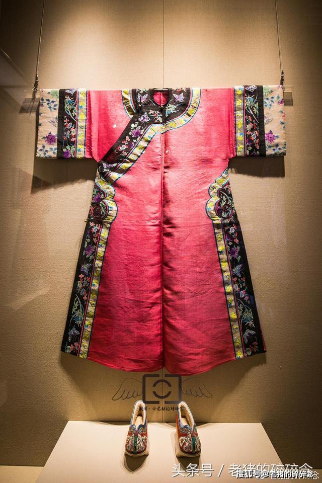 这才是真正清朝人的衣服,吉林博物院藏清代满族服饰展