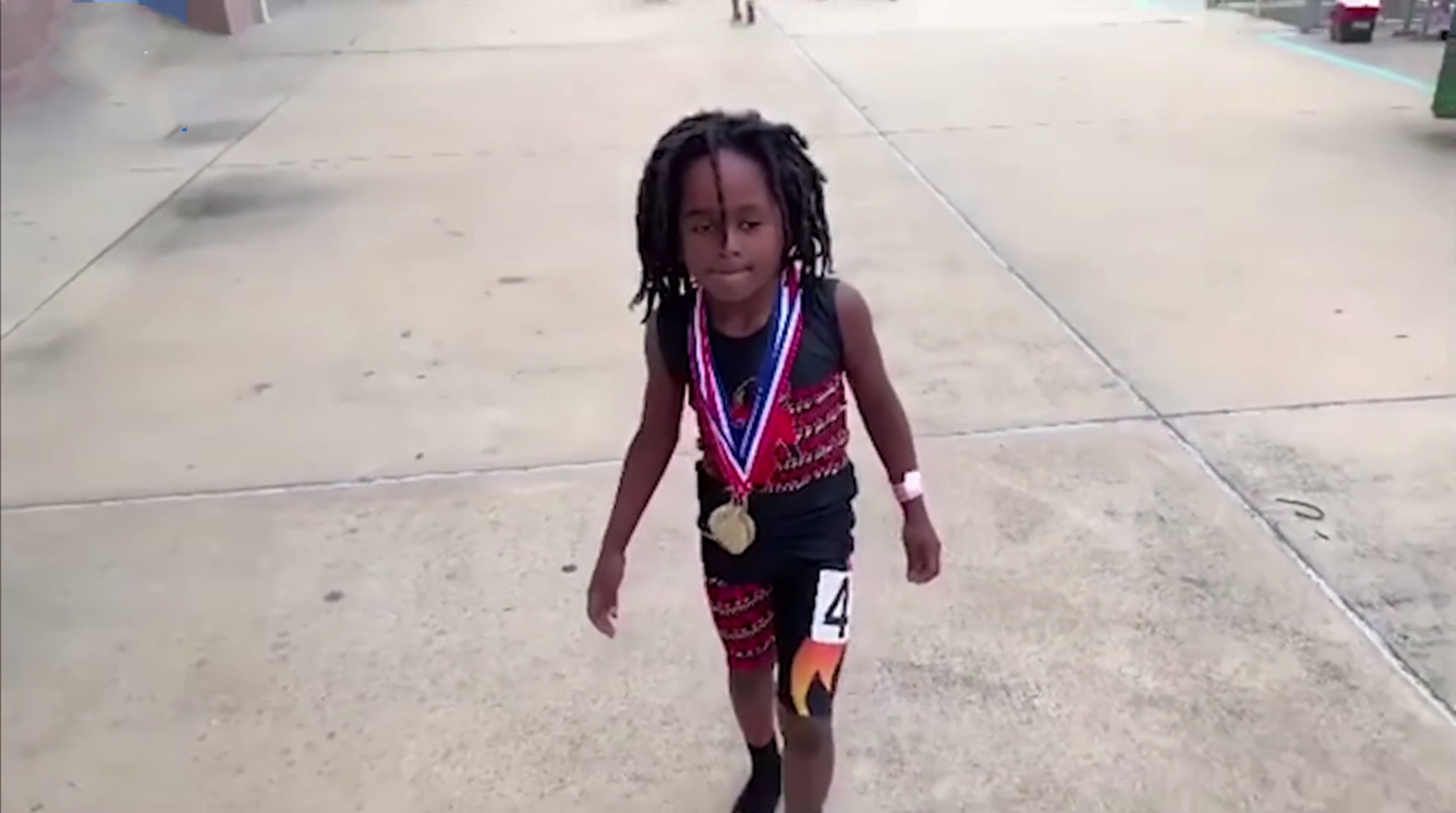 世界上跑得最快的小孩13秒跑完百米被誉为小博尔特