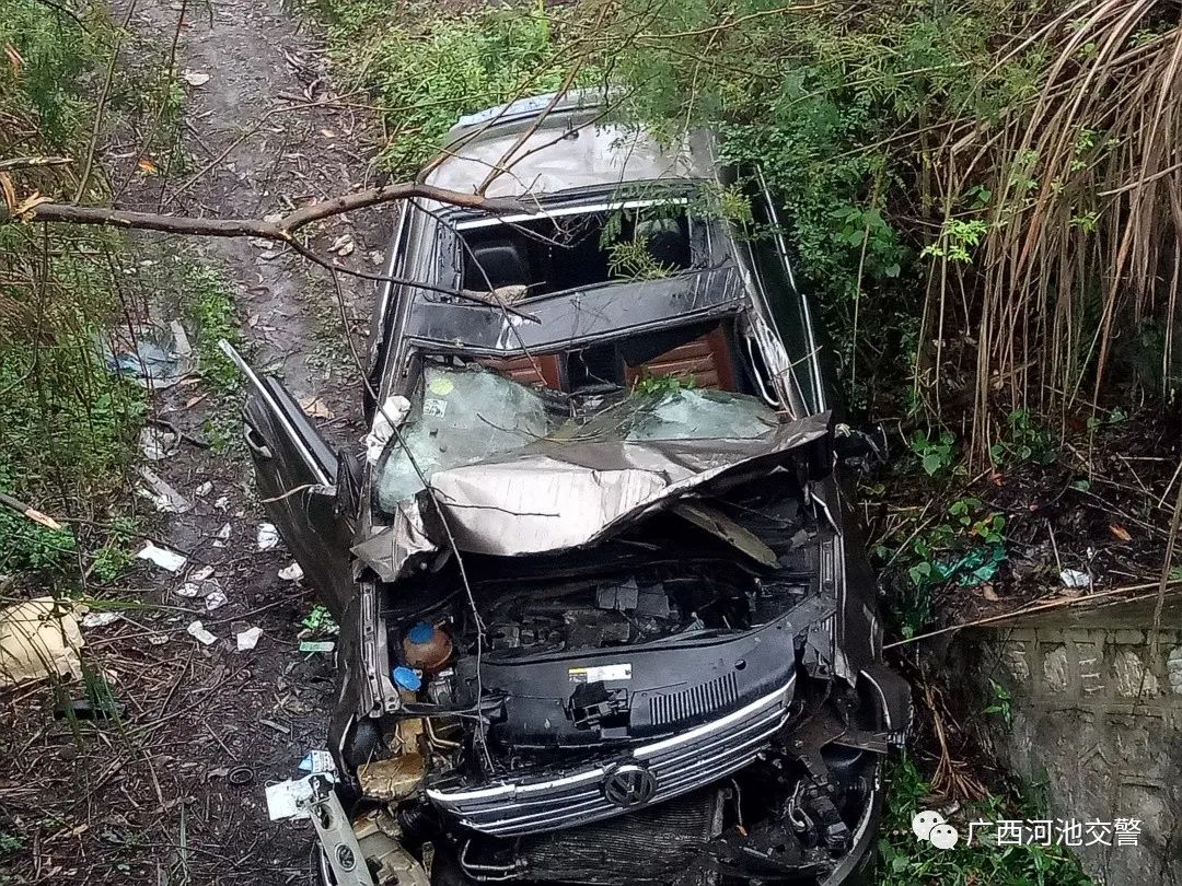 78线汕昆高速1011公里 540米处(柳州往宜州方向)发生一起道路交通事故