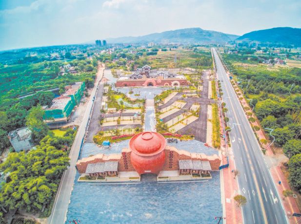 重点建设万灵古镇,夏布小镇,安陶小镇,古佛山等景区景点,加快建设运动