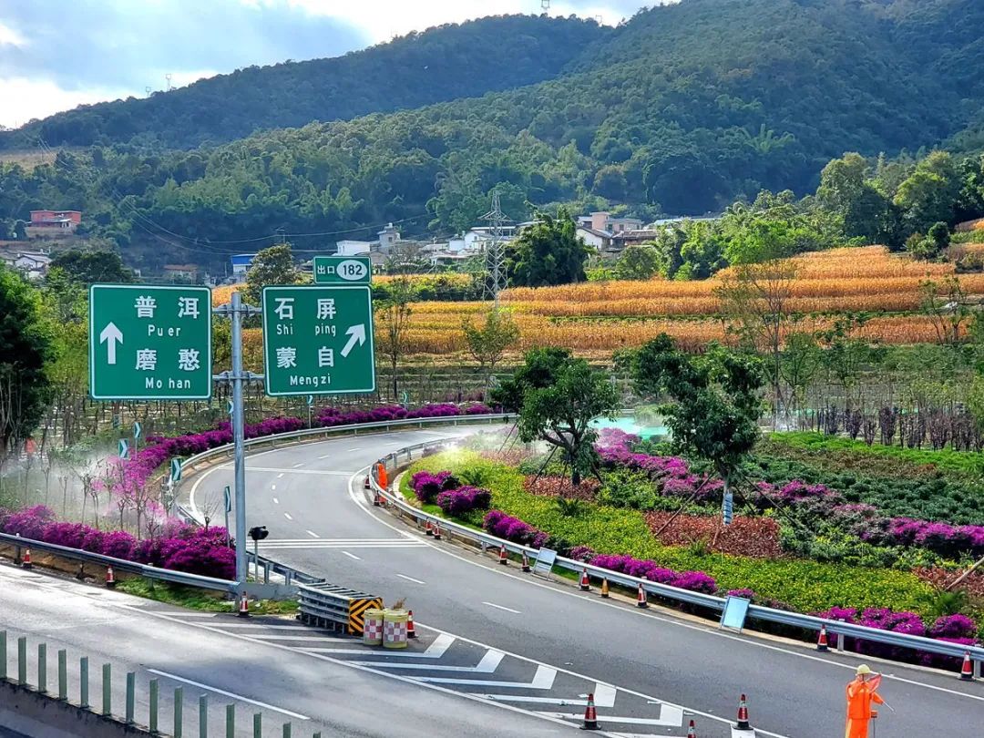 这是昆磨高速玉溪至元江路段对,你没看错!