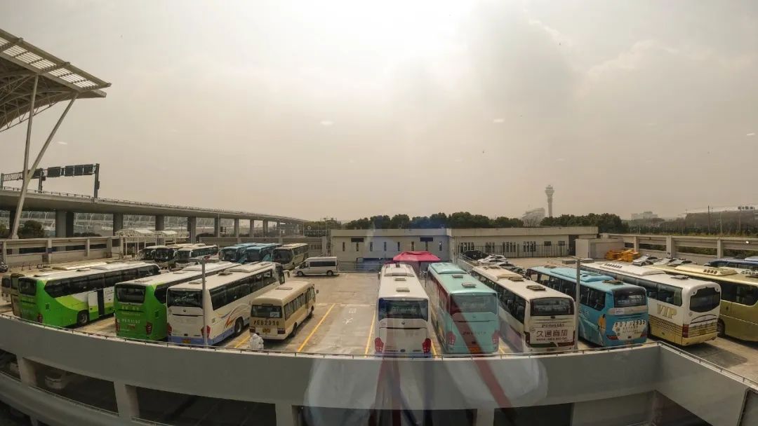 记者观察｜上海两大机场24小时值守严防境外输入风险！境外返沪，从下飞机回到家要过哪几“关”？