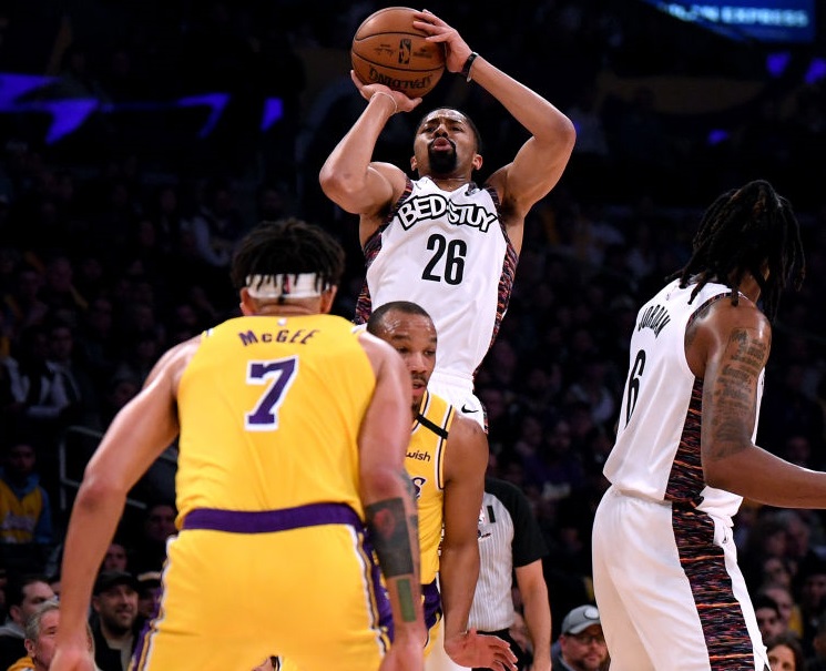 『湖人队』还有谁比湖人惨？，科比去世、最好夺冠机会终止、停赛后损失最高