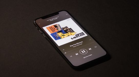 与三大签订新合同，AppleMusic顺利续约，Spotify谈判受阻