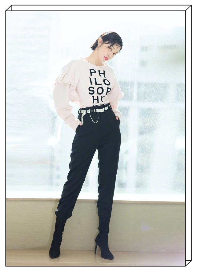 阚清子身材超a高腰线紧身裤配细高跟小蛮腰大长腿帅到没朋友