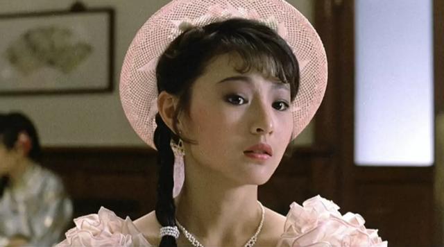 里的阿芝《天使行动》里的天使2号80年代末,打女电影风靡一时,李赛凤