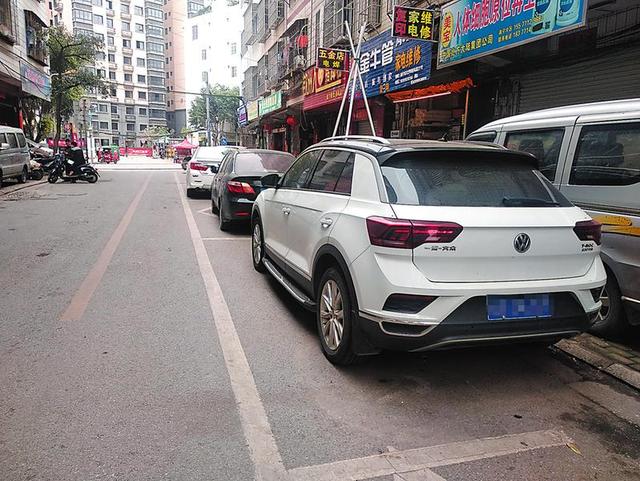 广西南宁：自建房门口停车竟被收取停车费居民提出质疑