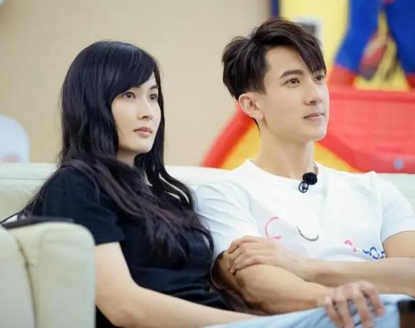 吴尊隐婚实锤？13年写书承认09年结婚，综艺晒结