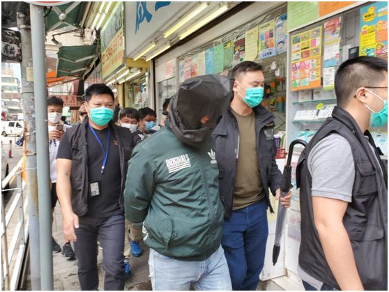涉19宗盗窃爆窃案，香港一名五旬男子被捕