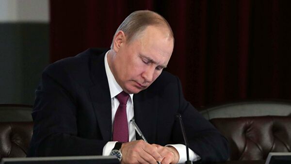 俄罗斯总统普京签署俄联邦宪法修正案，4月22日将全民投票