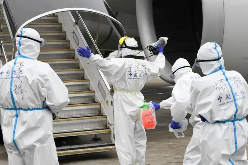 别添乱了！7天飞4国，一男子瞒报行程终确诊！网