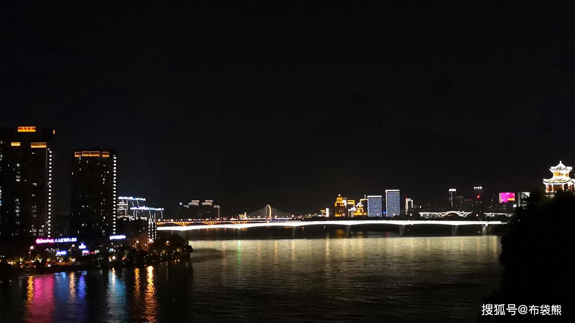 柳州鱼峰山夜景—体味人与自然的结合之美