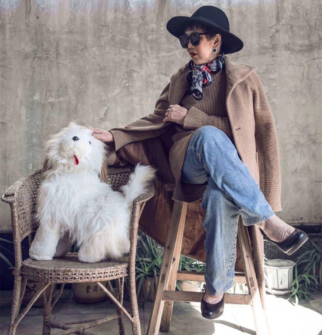 拍奶奶的摄影师李同学 3b7f20d4b26f4d5b83d43babd7c5fafa.jpeg