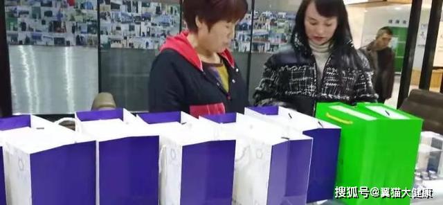 直播卖货培训去哪里学 5e2a4976381642099e0517f6b13400f3.jpeg