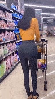 搞笑GIF趣图：陪她逛商场，应该不会觉得累吧_小号