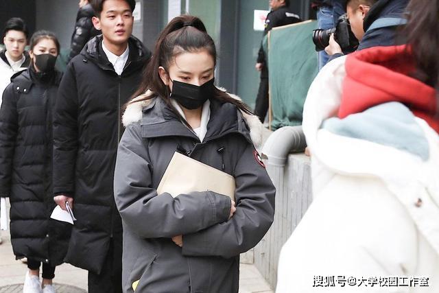 原创教育部官宣：大学生开学要继续后延，网友：大学生好难