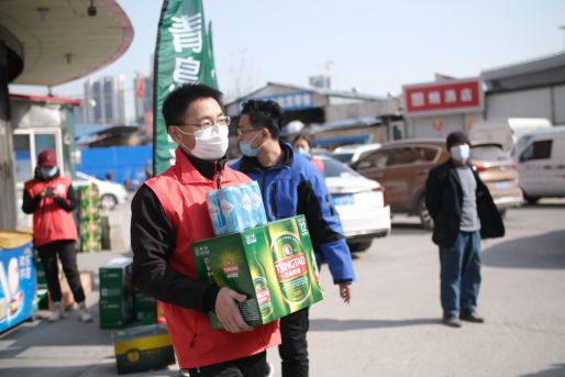 新鲜啤酒送到家门口,青啤"百万社区大酬宾"活动启动_青岛