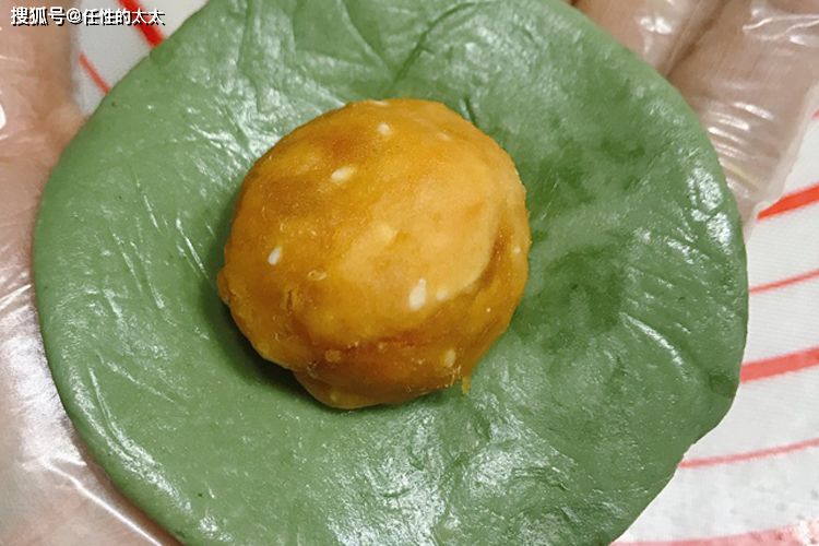 咸蛋黄肉松馅的做法视频 cd6d118ae34841d5bca3995afbdb4dae.png