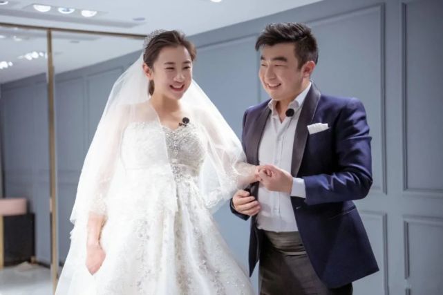 大肚子结婚婚纱怎么穿_怀孕穿婚纱大肚子照片