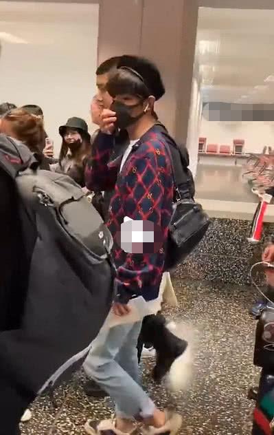 肖战抵达泰国 ed5e585071de4835af26efd97a601890.jpeg