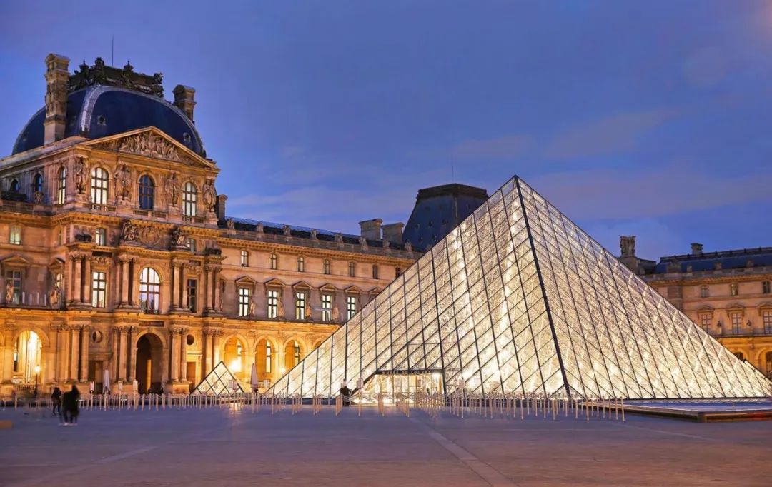 法国巴黎卢浮宫 图片来源:摄图网