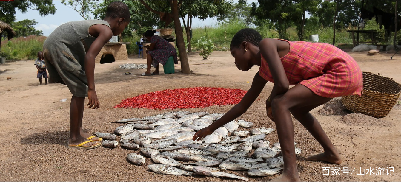 20000多名儿童奴隶：从小被父母卖给渔民，终生在湖上捕鱼
