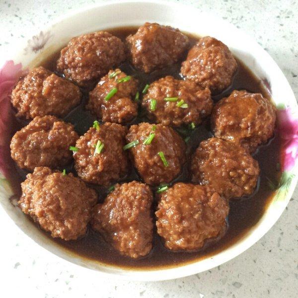 红烧肉的做法家常五花肉炖多久 fb6c41f2ac7046ca9d8779fbe94886d7.jpeg