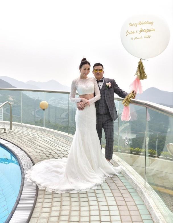 39岁庄思敏结婚了！闪嫁富商老公换3套婚纱，男