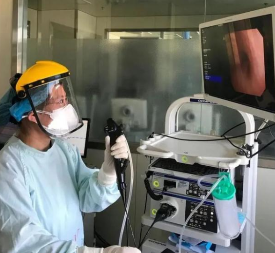 [治疗]男童高烧40.5℃！怕去医院被传染！坚持在家“自诊”！然后……