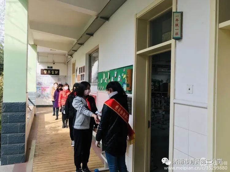 开学演练,我们在行动--济南市育贤第二小学举行春季开学入校防控演练