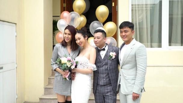 39岁庄思敏结婚了！闪嫁富商老公换3套婚纱，男