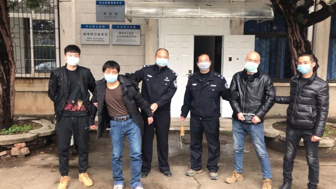 京山警方破获5起砸车盗窃案抓获犯罪嫌疑人2名