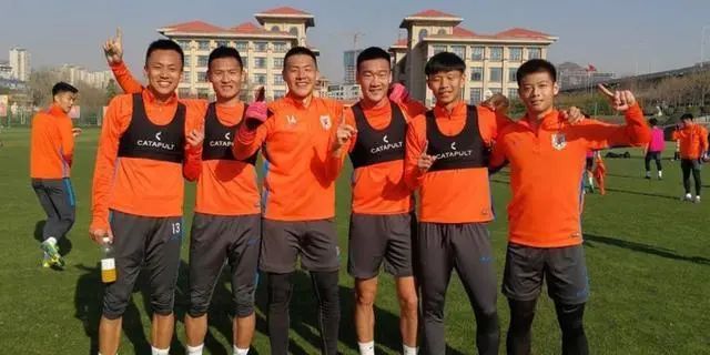 「王大雷」两人或成新赛季看点，门将有了双保险，王大雷晒训练合影